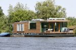 Loenen aan de vecht 10juni 2006
Mooie woonark
Peter Smulders bv