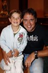 Noordwijk 15 augustus 2007
Tros zomerfeest bij hotels van Oranje . Zanger Alex met t shirt met tekst gekkenhuis en zijn zoontje