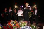 Den Haag 23 juni 2007
Optreden van Anneke Gronloh in het koninklijk theater van Den Haag vanwege haar 65e verjaardag. Op deze dag is ook haar zus Tjula overleden. Sandra Reemer Ria Valk Frans Mulder Lonny Manager Bart en zoon Wim Jaap