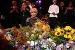 Den Haag 23 juni 2007
Optreden van Anneke Gronloh in het koninklijk theater van Den Haag vanwege haar 65e verjaardag. Op deze dag is ook haar zus Tjula overleden. Sandra Reemer Ria Valk Frans Mulder Lonny Manager Bart en zoon Wim Jaap