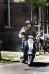 Amsterdam 31 juli 2007
Cas jansen op scooter in amsterdam.