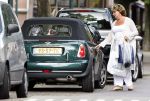 Amsterdam 16 augustus 2007
Catherine Keyl met mini cooper cabrio boodschappen aan het doen op de cornelis schuytstraat.