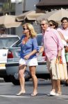 Cannes 4 augustus 2007
Connie Breukhoven met Hans Breukhoven Shanne Breukhoven en Marvin Breukhoven op vakantie in Cannes.
