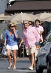 Cannes 4 augustus 2007
Connie Breukhoven met Hans Breukhoven Shanne Breukhoven en Marvin Breukhoven op vakantie in Cannes.