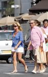 Cannes 4 augustus 2007
Connie Breukhoven met Hans Breukhoven Shanne Breukhoven en Marvin Breukhoven op vakantie in Cannes.