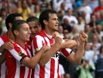Eindhoven, 25 Augustus 2007 Eerste thuiswedstrijd Seizoen 2007/2008 PSV-NEC, eindstand 5-0
Danko Lazovic goed voor zijn eerste 2 doelpunten in dienst van PSV wordt gefeliciteerd door Ismail Aissati en Ibrahim Afellay