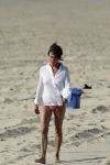 Bergen aan Zee 31 juli 2007
Youp van t Hek en zjn vrouw Debbie Petter op het strand.