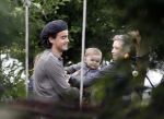 8 augustus 2007
Dinand Woesthoff met vriendin Lucy en   baby