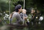 8 augustus 2007
Dinand Woesthoff met vriendin Lucy en   baby