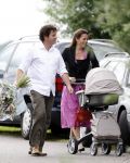 8 augustus 2007
Dirk Zeelenberg met vriendin en baby