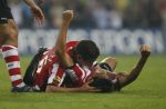Eindhoven, 25 Augustus 2007 Eerste thuiswedstrijd Seizoen 2007/2008 PSV-NEC, eindstand 5-0
Fagner Conserva Lemos is blij en wordt genuffeld door Ibrahim Afellay voor zijn eerste doepunt in dienst van PSV