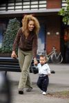 Amsterdam 30 juli 2007
Glennis Grace met vriend Moos en hun zoontje aan het wandelen.
Peter Smulders bv