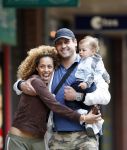 Amsterdam 30 juli 2007
Glennis Grace met vriend Moos en hun zoontje aan het wandelen.
Peter Smulders bv