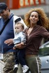 Amsterdam 30 juli 2007
Glennis Grace met vriend Moos en hun zoontje aan het wandelen.
Peter Smulders bv
