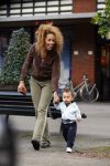 Amsterdam 30 juli 2007
Glennis Grace met vriend Moos en hun zoontje aan het wandelen.
Peter Smulders bv