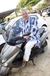 St Tropez 3 augustus 2007
Jan des Bouvrie viert zijn 65 e verjaardag bij Tropezina . Harry Mens op scooter