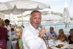 St Tropez 3 augustus 2007
Jan des Bouvrie viert zijn 65 e verjaardag bij Tropezina . Harry Mens zingen