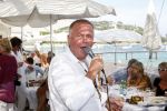 St Tropez 3 augustus 2007
Jan des Bouvrie viert zijn 65 e verjaardag bij Tropezina . Harry Mens zingen