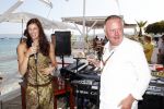 St Tropez 3 augustus 2007
Jan des Bouvrie viert zijn 65 e verjaardag bij Tropezina . Harrie Mens zingen