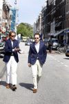 Amsterdam 31 juli 2007
Jort Kelder met een collega op de pc hooftstraat. Viktor en Rolf spannen rechtzaak aan tegen hen.