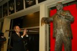 Sittard 15 januari 2003
Presentatie beeld Toon Hermans.
Aanwezig Maurice Hermans Gaby Hermans en ..... Hermans met hun dames. Jos Brink