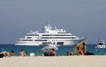 St Tropez 3 augustus 2007
Boten in de St Tropez. Lady Moura, het grootste jacht van de wereld. Prijs ongeveer 100 miljoen euro