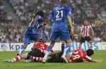 Eindhoven, 25 Augustus 2007 Eerste thuiswedstrijd Seizoen 2007/2008 PSV-NEC, eindstand 5-0
Mike Zonneveld met Otman Bakkal onderuit