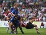 Eindhoven, 25 Augustus 2007 Eerste thuiswedstrijd Seizoen 2007/2008 PSV-NEC, eindstand 5-0
Otman Bakkal in de tang
