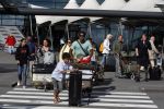 Schiphol 29 juli 2007
Patrick Kluivert en zij zwangere vriendin Rossana Lima komen terug met hun kindreen van vakantie op ibiza.