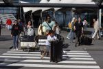 Schiphol 29 juli 2007
Patrick Kluivert en zij zwangere vriendin Rossana Lima komen terug met hun kindreen van vakantie op ibiza.