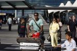 Schiphol 29 juli 2007
Patrick Kluivert en zij zwangere vriendin Rossana Lima komen terug met hun kindreen van vakantie op ibiza.