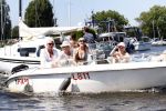 Loosdrecht 5 augustus 2007
Ria Valk is weer terug bij haar ex vriend. Ria op boot aan het varen met docter Monique en kleindochter.