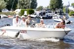 Loosdrecht 5 augustus 2007
Ria Valk is weer terug bij haar ex vriend. Ria op boot aan het varen met docter Monique en kleindochter.