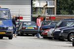 Amsterdam, 27 Juli 2007
Rick Brandsteder ging vandaag met zijn broer Robert Brandsteder en chauffeur Menno Kohler de auto van zijn moeder ophalen die hij afgelopen week met drank op in elkaar had gereden.
Na een nachtje cel mocht hij weer naar huis.
Foto Peter Smulders BV