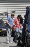 Amsterdam, 27 Juli 2007
Rick Brandsteder ging vandaag met zijn broer Robert Brandsteder en chauffeur Menno Kohler de auto van zijn moeder ophalen die hij afgelopen week met drank op in elkaar had gereden.
Na een nachtje cel mocht hij weer naar huis.
Foto Peter Smulders BV