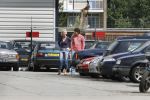 Amsterdam, 27 Juli 2007
Een lachende Rick Brandsteder ging vandaag met zijn broer Robert Brandsteder en chauffeur Menno Kohler de auto van zijn moeder ophalen die hij afgelopen week met drank op in elkaar had gereden.
Na een nachtje cel mocht hij weer naar huis.
Foto Peter Smulders BV