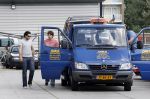 Amsterdam, 27 Juli 2007
Rick Brandsteder ging vandaag met zijn broer Robert Brandsteder en chauffeur Menno Kohler de auto van zijn moeder ophalen die hij afgelopen week met drank op in elkaar had gereden.
Na een nachtje cel mocht hij weer naar huis.
Foto Peter Smulders BV