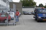 Amsterdam, 27 Juli 2007
Rick Brandsteder ging vandaag met zijn broer Robert Brandsteder en chauffeur Menno Kohler de auto van zijn moeder ophalen die hij afgelopen week met drank op in elkaar had gereden.
Na een nachtje cel mocht hij weer naar huis.
Foto Peter Smulders BV