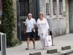 Amsterdam 6 augustus 2007
Rijk de Gooyer en zijn vriendin Nel wandelen door Amsterdam.