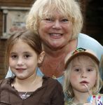 Wassenaar 11 juli 2007
Premiere Sitah in duinrell. Tineke de Nooy met kleinkinderen