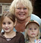 Wassenaar 11 juli 2007
Premiere Sitah in duinrell. Tineke de Nooy met kleinkinderen