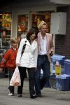 Amsterdam 30 juli 2007
Tom Egbers met zijn vrouw Janke Dekker en zoon in Amsterdam.