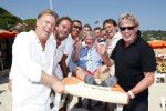 St Tropez 4 augustus 2007
Vrijgezellendag van Willibrord Frequin bij Tahiti Beach. vlnr Marcel Boekhoorn Herman Heinsbroek Ruud Gullit Aad Ouborg Willibrord Frequin Sjaak v Vliet Harrie v d Moesdijk Johan Westermeijer en Jan des Bouvrie
Peter Smulders bv