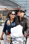 Schiphol 6 augustus 2007
Jan Smit en Yolanthe Cabau v Kasbergen komen terug op schiphol van hun reis naar India de Malediven en New York. Jan met hoed