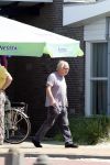 Bergen aan Zee 31 juli 2007
Youp van t Hek en zjn vrouw Debbie Petter op het strand.
Peter Smulders bv