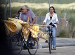 Bergen aan Zee 31 juli 2007
Youp van t Hek en zjn vrouw Debbie Petter op het strand.
Peter Smulders bv