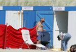 Bergen aan Zee 31 juli 2007
Youp van t Hek en zjn vrouw Debbie Petter op het strand.
Peter Smulders bv