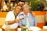 St Tropez 4 augustus 2007
Vrijgezellendag van Willibrord Frequin bij Tahiti Beach. Aad Ouborg met Willibrord