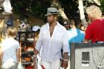 Ibiza 9 juli 2009
Gary Dourdan van CSI miami  met vriendin op het strand bij Blue Marlin.
Peter Smulders bv