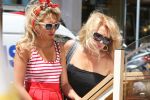 Cannes, 18 Juli 2009
Patricia Paay met haar dochter Christina Curry shoppend, wandelend en tijdens de lunch.
Foto Peter Smulders BV